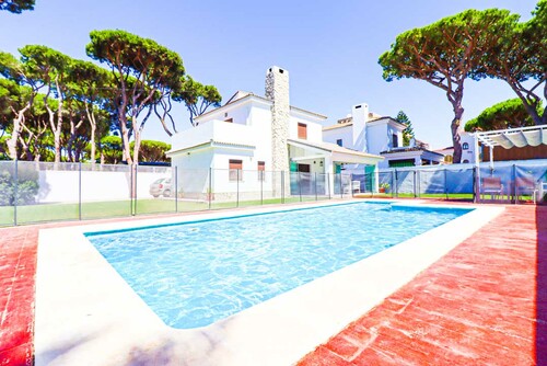 Casas y Villas de alquiler para vacaciones en Chiclana La Barrosa con piscina privada