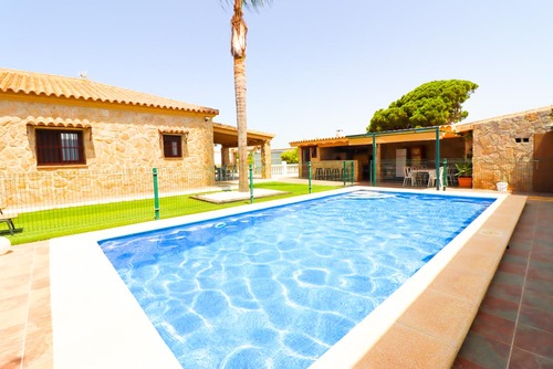 Casas y Villas de alquiler para vacaciones en Chiclana La Barrosa con piscina privada