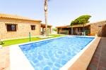 Casas y Villas de alquiler para vacaciones en Chiclana La Barrosa con piscina privada