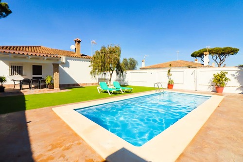 Casas y Villas de alquiler para vacaciones en Chiclana La Barrosa con piscina privada