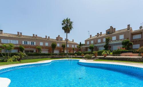 Casas y Villas de alquiler para vacaciones en Chiclana La Barrosa con piscina privada