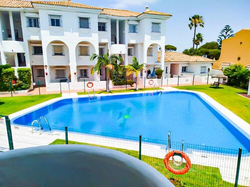 Casas y Villas de alquiler para vacaciones en Chiclana La Barrosa con piscina privada