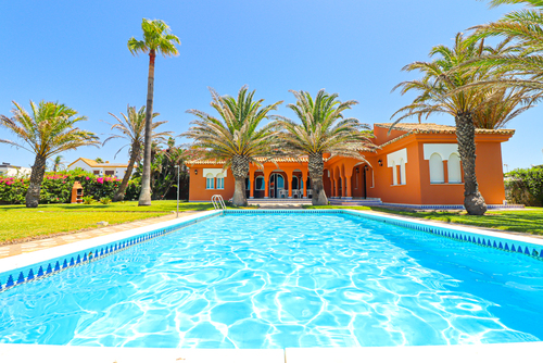 Casas y Villas de alquiler para vacaciones en Chiclana La Barrosa con piscina privada