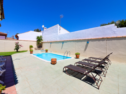 Casas y Villas de alquiler para vacaciones en Chiclana La Barrosa con piscina privada