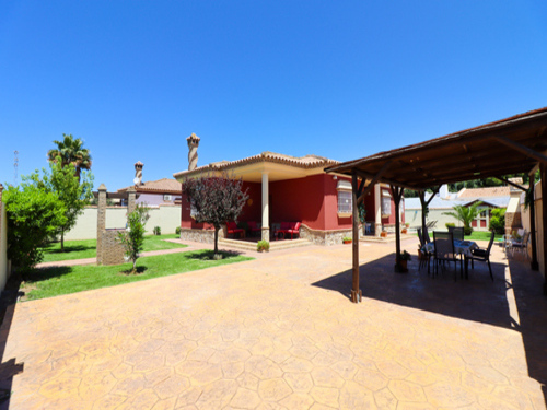 Casas y Villas de alquiler para vacaciones en Chiclana La Barrosa con piscina privada