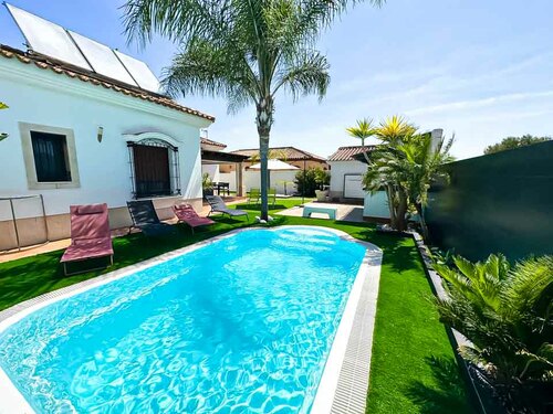 Casas y Villas de alquiler para vacaciones en Chiclana La Barrosa con piscina privada
